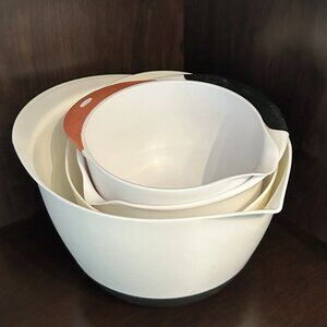 Lot of Mixing Bowls, 4 Pieces – Assorted Sizes